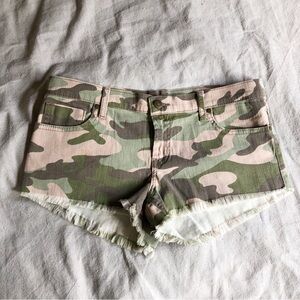 NWOT Pistola camo jean shorts size medium